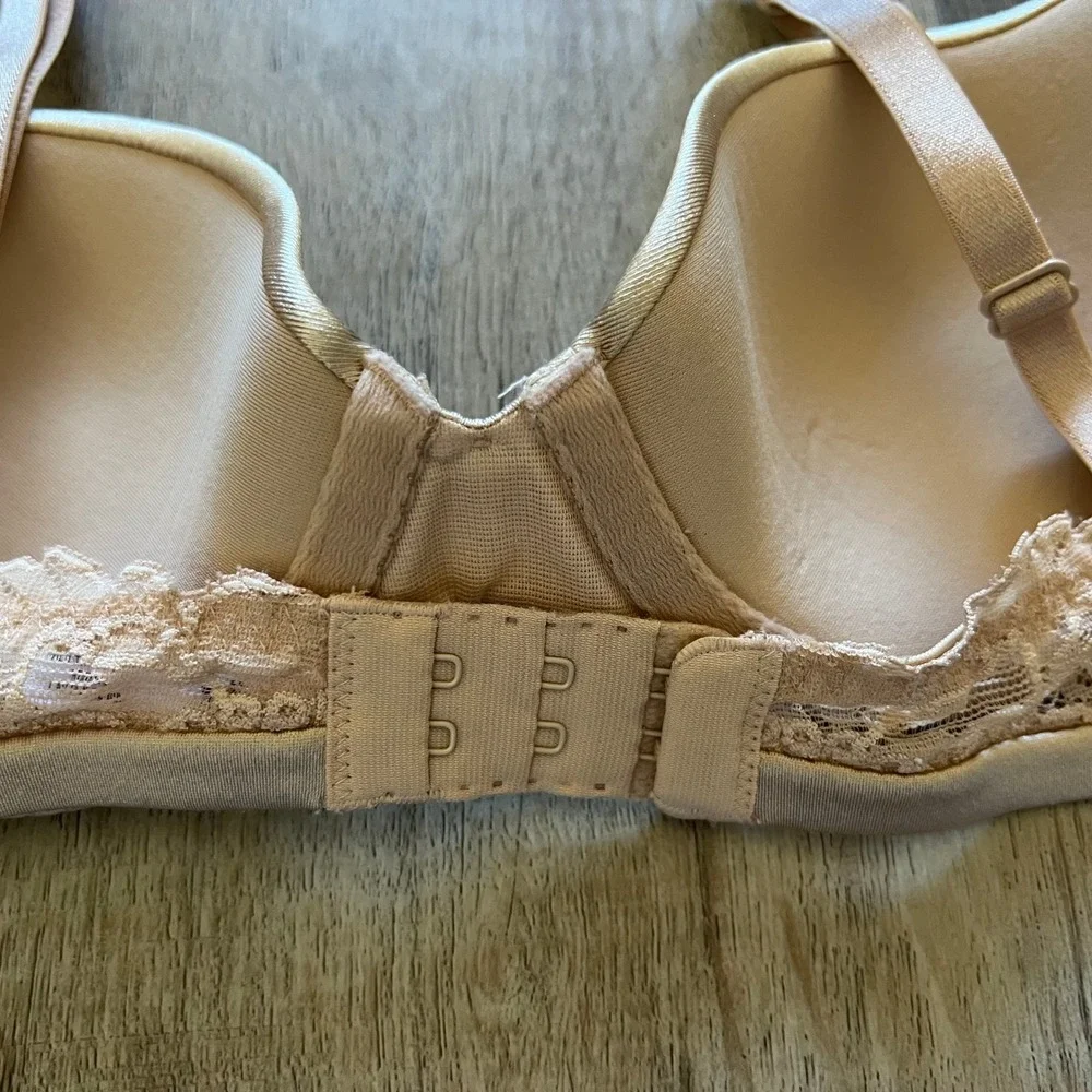 Victorias Secret Nude Lace Trim Push Up Bra 34A Champagne Shimmer 5237